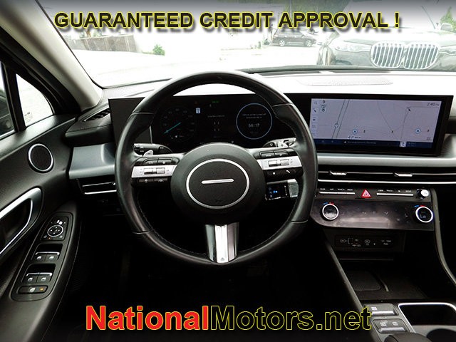 Hyundai Sonata Vehicle Full-screen Gallery Image 10