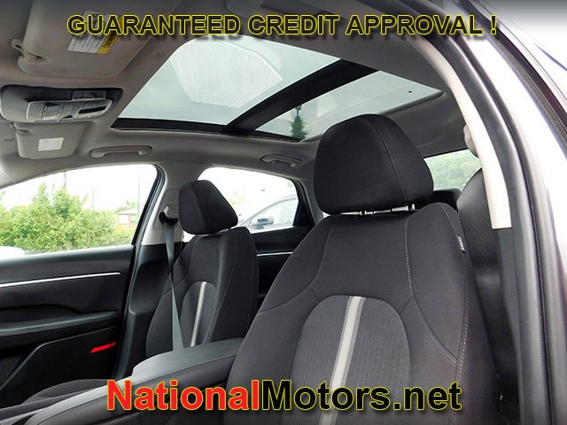 Hyundai Sonata Vehicle Full-screen Gallery Image 12