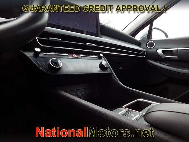 Hyundai Sonata Vehicle Full-screen Gallery Image 15