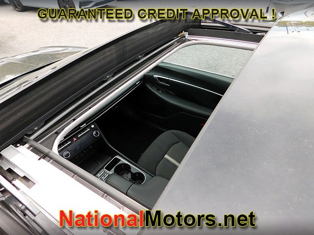 Hyundai Sonata Vehicle Full-screen Gallery Image 20