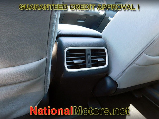 Honda CR-V Vehicle Full-screen Gallery Image 11