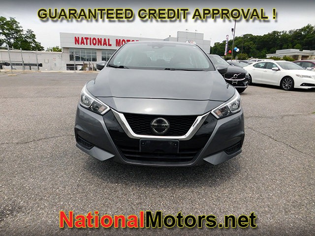 Nissan Versa Vehicle Full-screen Gallery Image 03