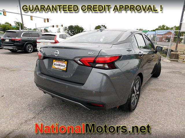 Nissan Versa Vehicle Full-screen Gallery Image 05