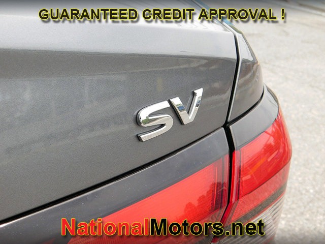 Nissan Versa Vehicle Full-screen Gallery Image 06