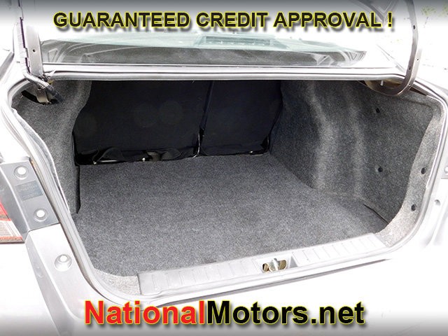 Nissan Versa Vehicle Full-screen Gallery Image 07