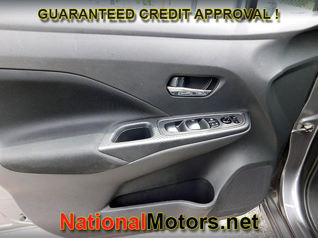 Nissan Versa Vehicle Full-screen Gallery Image 11