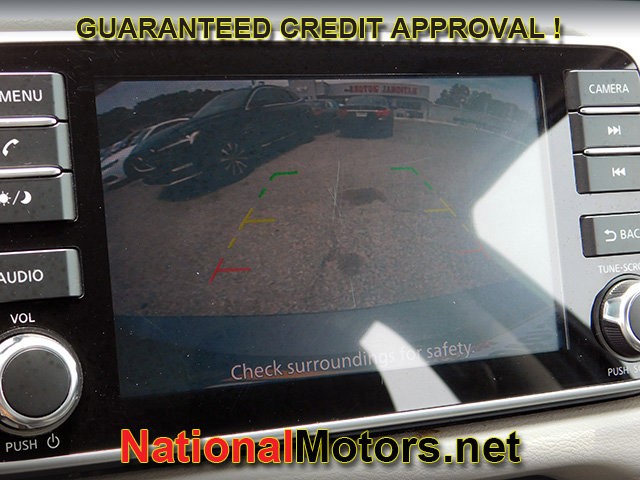 Nissan Versa Vehicle Full-screen Gallery Image 14