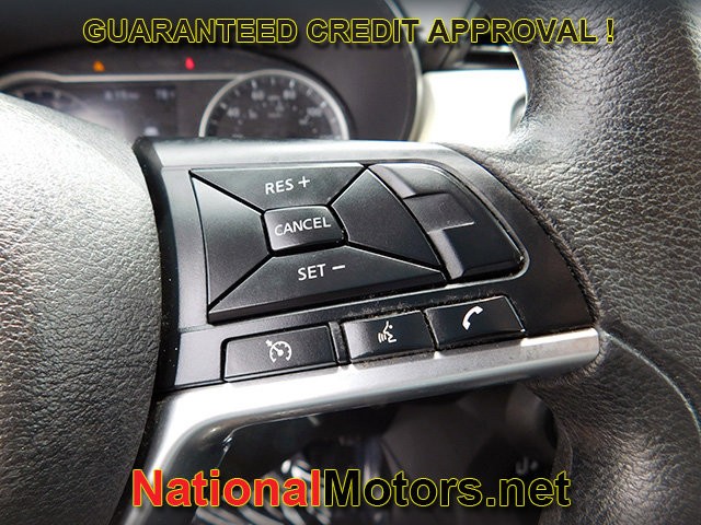 Nissan Versa Vehicle Full-screen Gallery Image 17