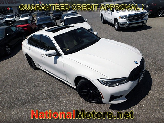 BMW 3 Series Vehicle Full-screen Gallery Image 02