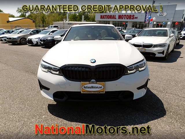 BMW 3 Series Vehicle Full-screen Gallery Image 03