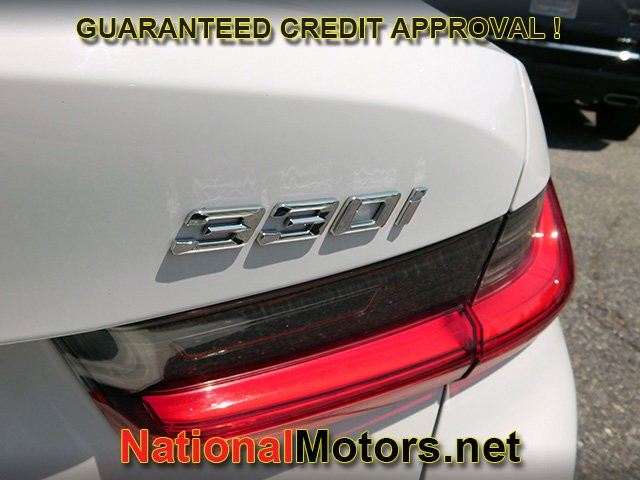BMW 3 Series Vehicle Full-screen Gallery Image 06