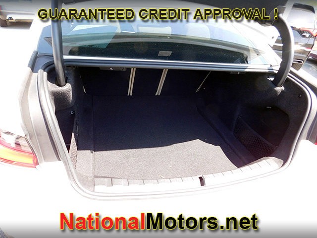 BMW 3 Series Vehicle Full-screen Gallery Image 07