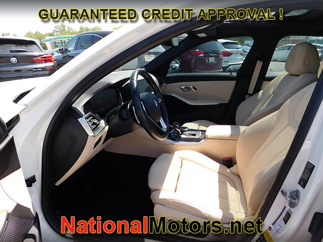 BMW 3 Series Vehicle Full-screen Gallery Image 15