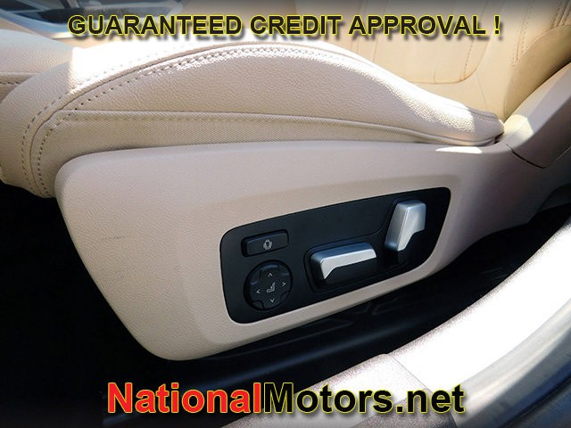 BMW 3 Series Vehicle Full-screen Gallery Image 16