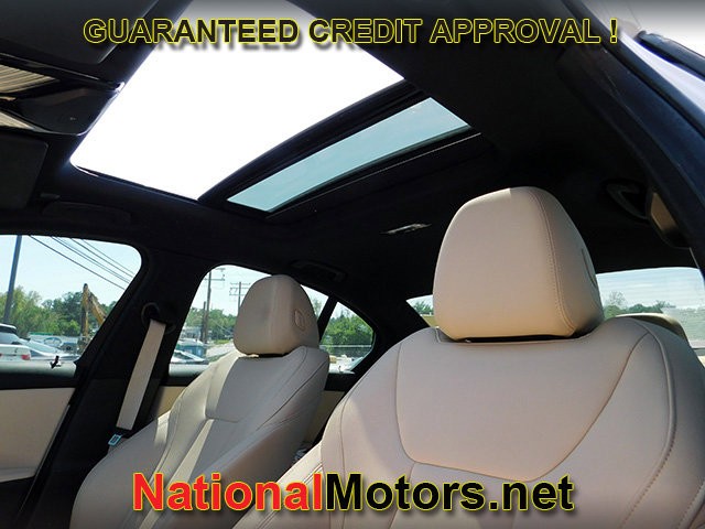 BMW 3 Series Vehicle Full-screen Gallery Image 17