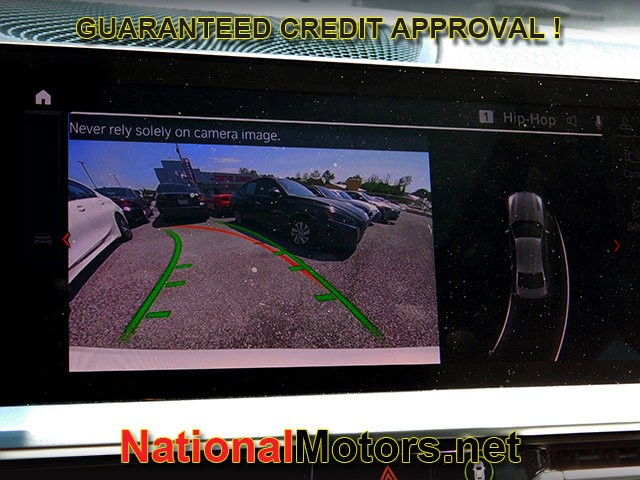 BMW 3 Series Vehicle Full-screen Gallery Image 19