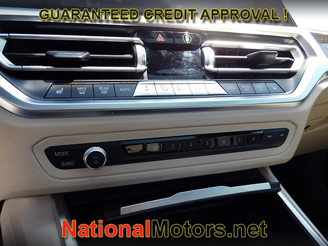 BMW 3 Series Vehicle Full-screen Gallery Image 20