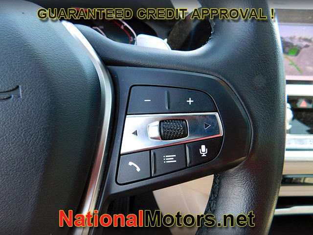 BMW 3 Series Vehicle Full-screen Gallery Image 22