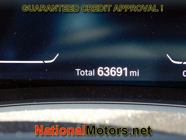 BMW 3 Series Vehicle Full-screen Gallery Image 24