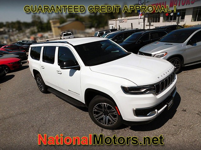 Jeep Wagoneer L Vehicle Full-screen Gallery Image 02