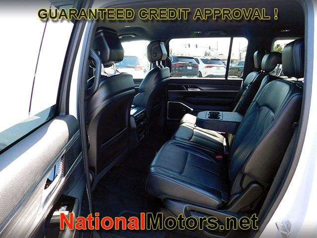 Jeep Wagoneer L Vehicle Full-screen Gallery Image 13