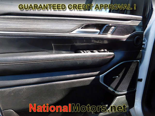 Jeep Wagoneer L Vehicle Full-screen Gallery Image 16