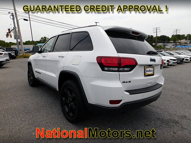 Jeep Grand Cherokee Vehicle Full-screen Gallery Image 04