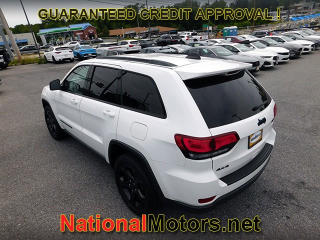 Jeep Grand Cherokee Vehicle Full-screen Gallery Image 05