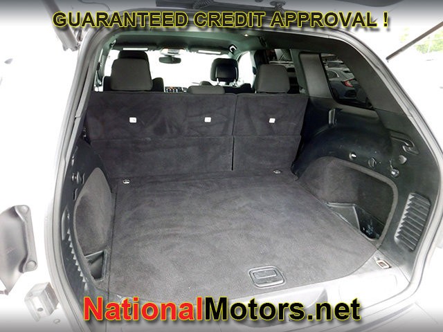 Jeep Grand Cherokee Vehicle Full-screen Gallery Image 07