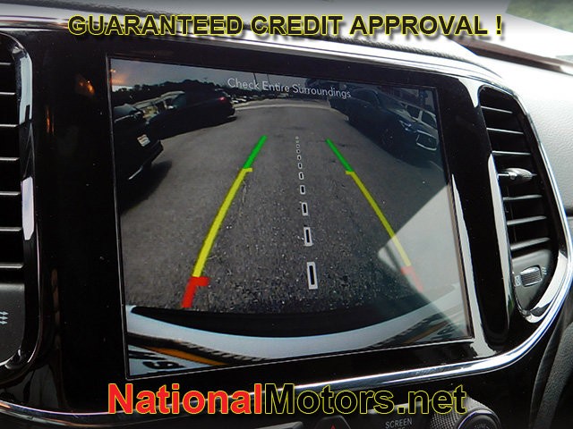 Jeep Grand Cherokee Vehicle Full-screen Gallery Image 17