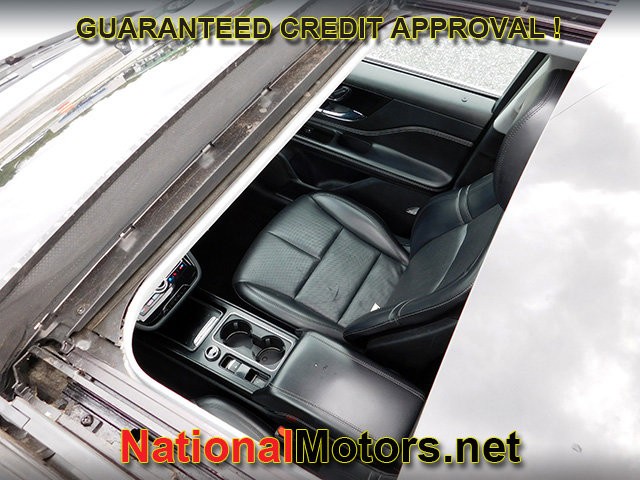 Lincoln Corsair Vehicle Full-screen Gallery Image 09