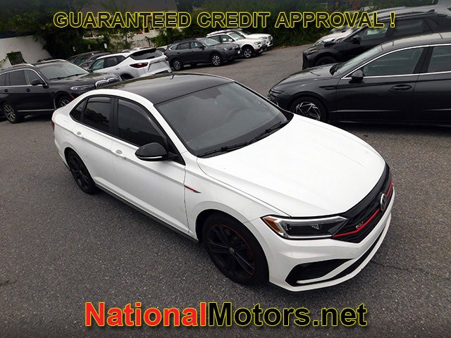 Volkswagen Jetta GLI Vehicle Full-screen Gallery Image 02