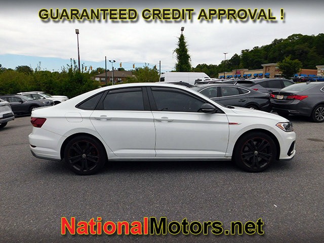 Volkswagen Jetta GLI Vehicle Full-screen Gallery Image 04