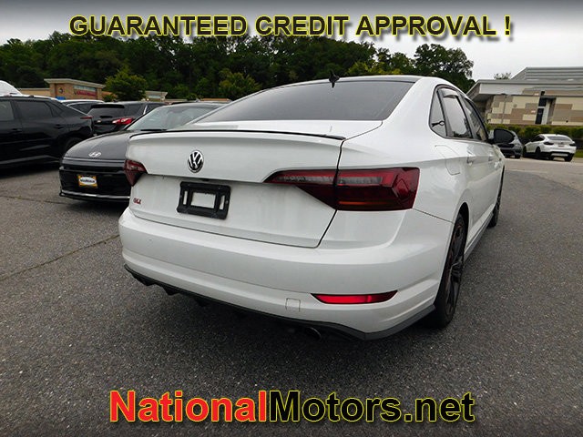 Volkswagen Jetta GLI Vehicle Full-screen Gallery Image 05