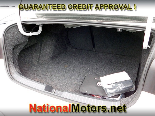 Volkswagen Jetta GLI Vehicle Full-screen Gallery Image 07