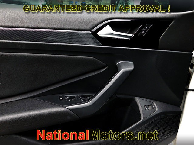Volkswagen Jetta GLI Vehicle Full-screen Gallery Image 11