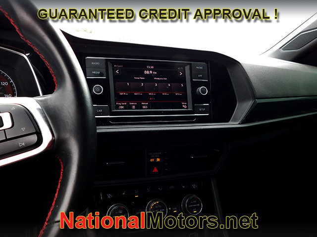 Volkswagen Jetta GLI Vehicle Full-screen Gallery Image 13