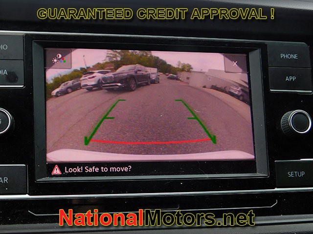 Volkswagen Jetta GLI Vehicle Full-screen Gallery Image 14
