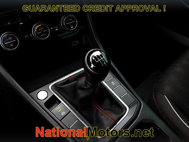 Volkswagen Jetta GLI Vehicle Full-screen Gallery Image 17