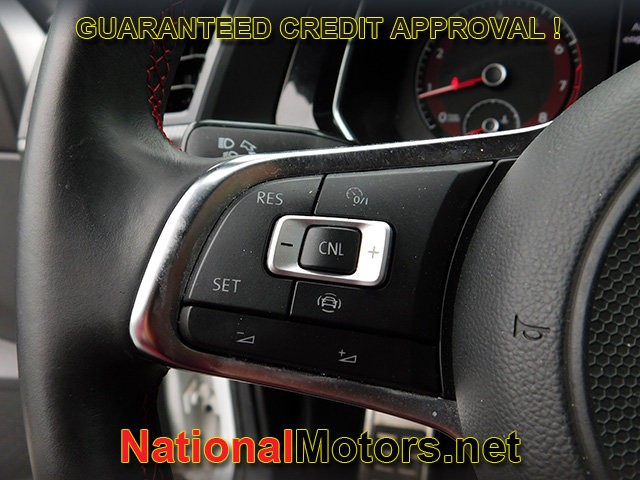 Volkswagen Jetta GLI Vehicle Full-screen Gallery Image 18