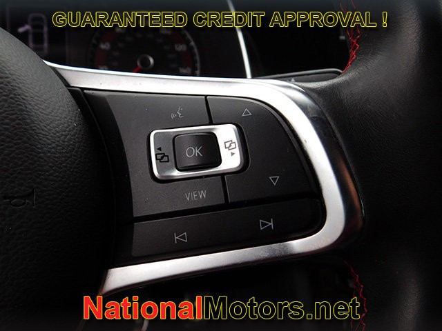 Volkswagen Jetta GLI Vehicle Full-screen Gallery Image 19
