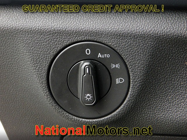 Volkswagen Jetta GLI Vehicle Full-screen Gallery Image 21