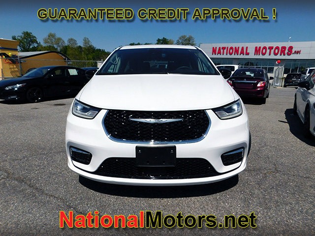 Chrysler Pacifica Vehicle Full-screen Gallery Image 03