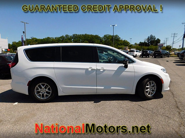 Chrysler Pacifica Vehicle Full-screen Gallery Image 04