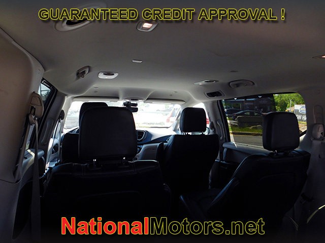 Chrysler Pacifica Vehicle Full-screen Gallery Image 08