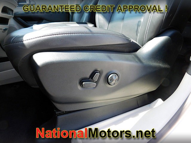 Chrysler Pacifica Vehicle Full-screen Gallery Image 15