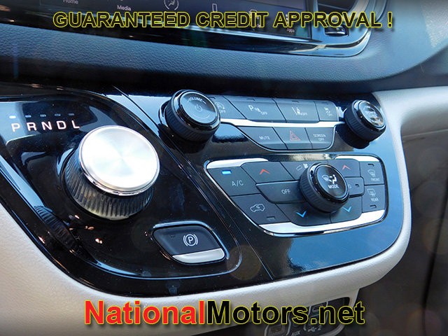 Chrysler Pacifica Vehicle Full-screen Gallery Image 18
