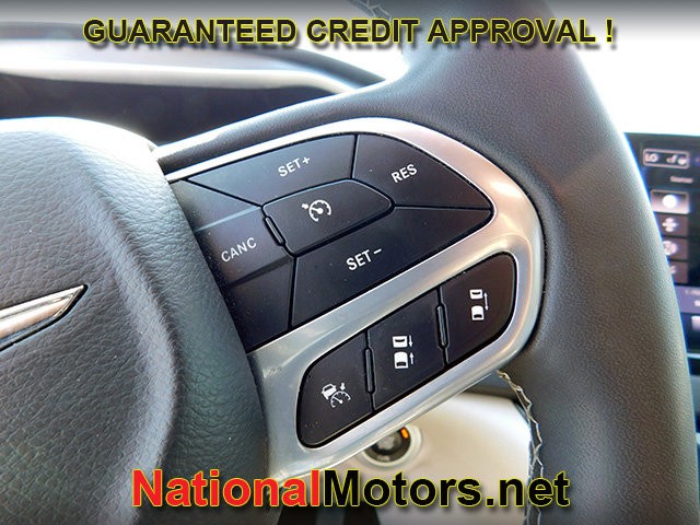 Chrysler Pacifica Vehicle Full-screen Gallery Image 20