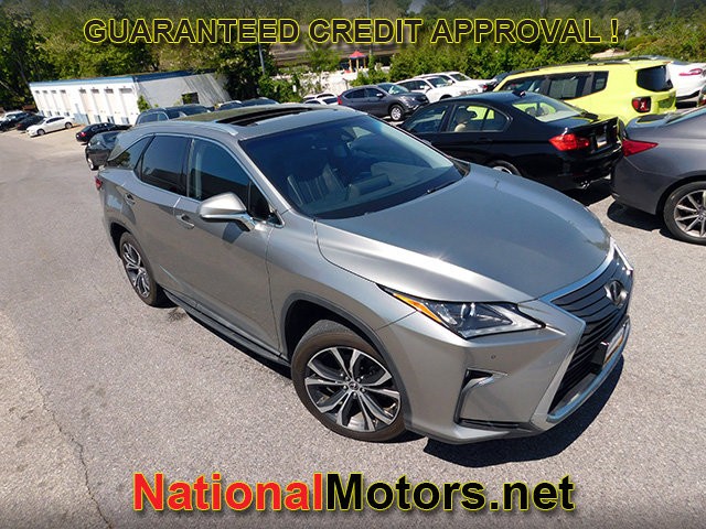 Lexus RX Vehicle Full-screen Gallery Image 02