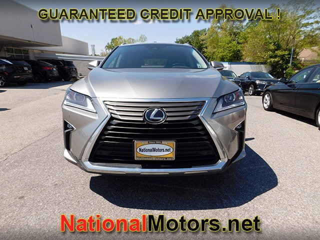 Lexus RX Vehicle Full-screen Gallery Image 03